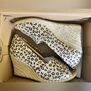 Cheetah TOMS women wedges